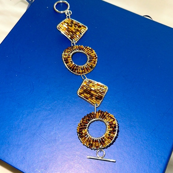 Interesting tortoise colored seed bead wired wrapped woven toggle clasp bracelet - Picture 2 of 12